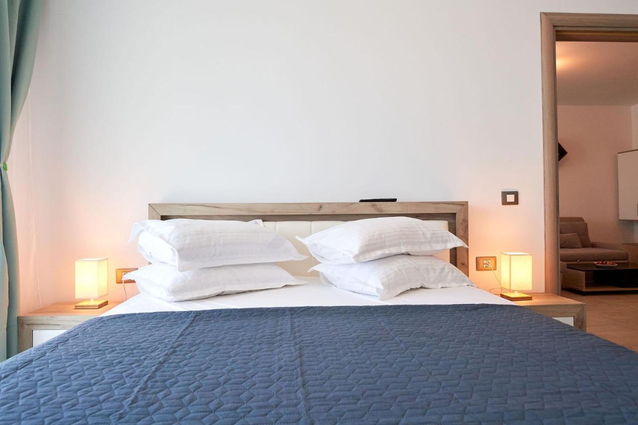 Rubic Apartment Spa N Pool Beach Resort Navodari Bagian luar foto